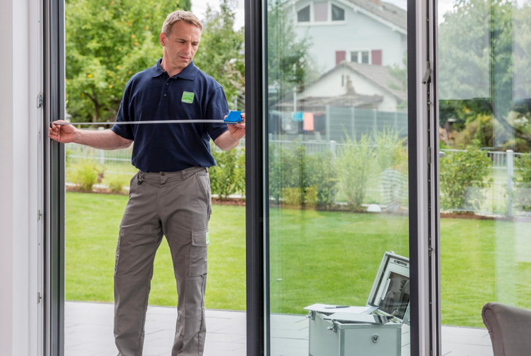 Praktische Tipps für das exakte Aufmaß von Fliegenfenster- und Türen